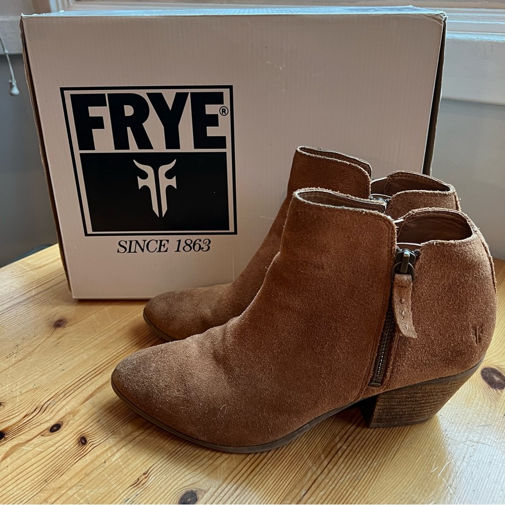Frye Women's Judy Zip Bootie Cognac Suede Ankle Boots